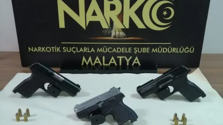 Yolcu otobüsünde ruhsatsız tabanca ele geçirildi