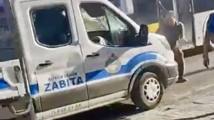 Zabıta Aracına Taşlı Saldırı! Polis Müdahale Etti
