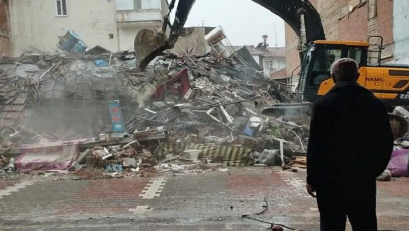 6 Şubat Deprem Davalarında Gecikme: İki Dosyada da Erteleme Kararı