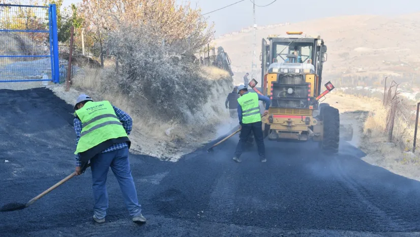 Banazı Yeni Mahallesi'nin Yolları Yenileniyor: 3 Kilometrelik Sıcak Asfalt Çalışması Başladı