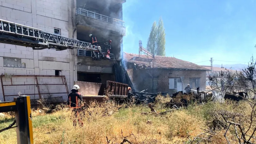 Battalgazi'de Bahçe Yangını: Ev ve Tarım Aracı Zarar Gördü