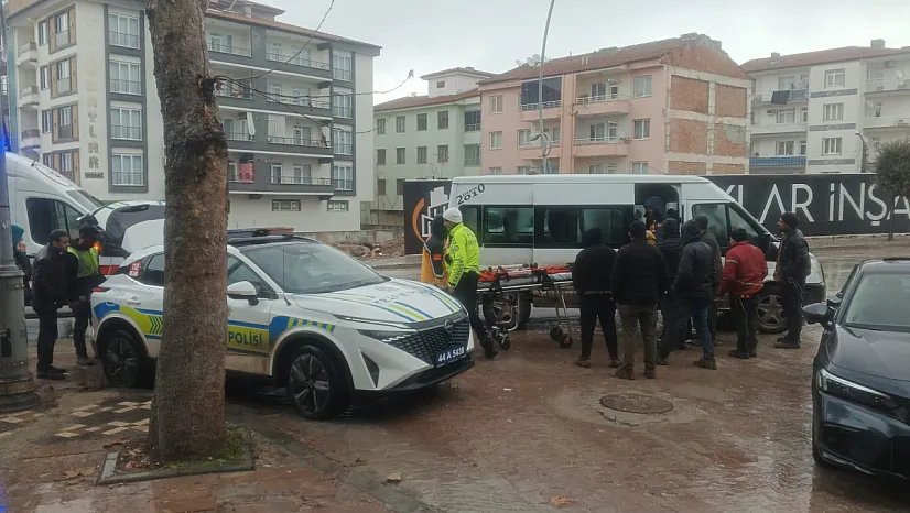 Battalgazi'de Kaza: İşçi Servisindeki 2 Kişi Hastanelik Oldu