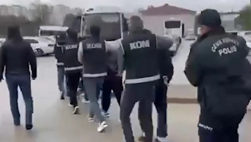 Bayğaralar Çetesine Darbe: Akrep ve Ruhsatsız Silahlar Ele Geçirildi