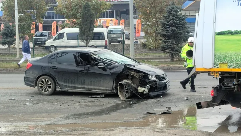 Çöp Kamyonuna Arkadan Çarptı, Ölümden Döndü