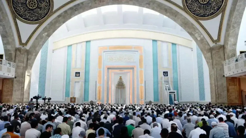 Cuma hutbesi: İnsan kâinatın gözbebeği