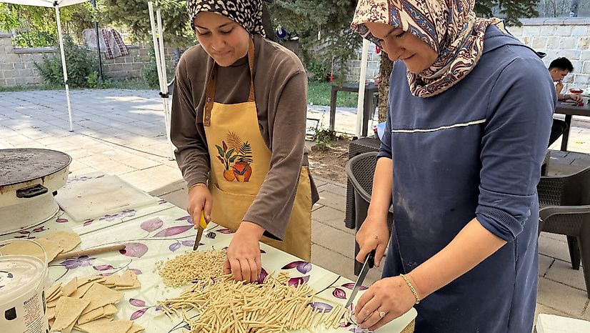Darende'de Geleneksel Kış Lezzetleri İçin Yoğun Mesai