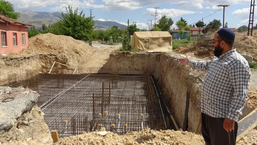 Depremde yıkılan Camii yeniden inşa edilmeyi bekliyor