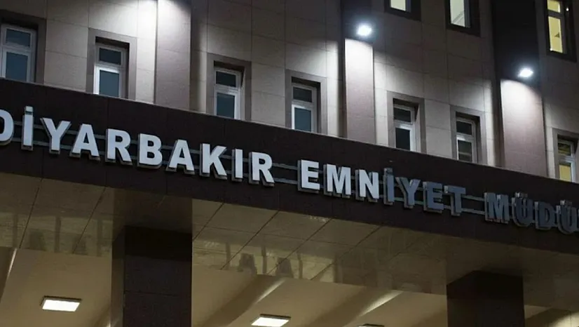 Diyarbakır'da Emniyet Önünde Patlayıcı Paniği