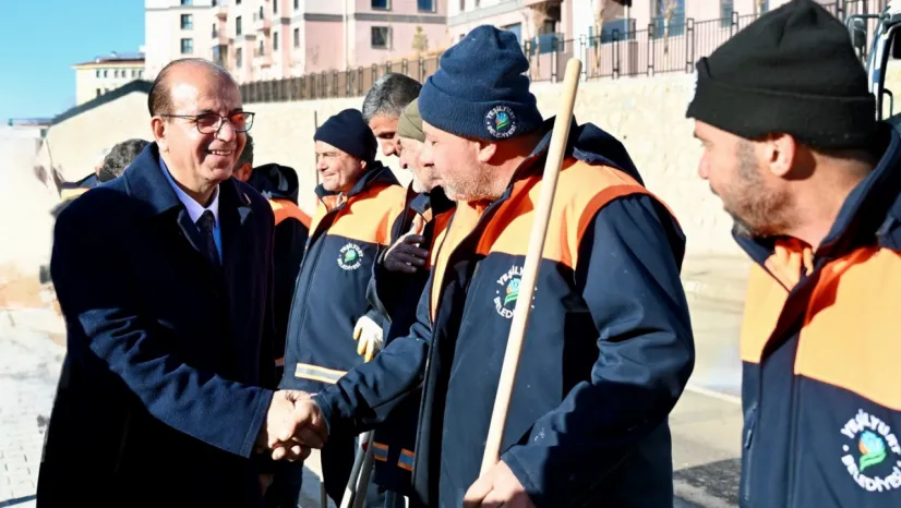 İkizce TOKİ'de Ortak Alanlar Pırıl Pırıl: Temizlik Çalışmaları Periyodik Olarak Sürüyor