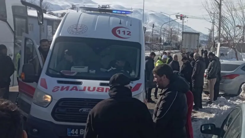 Kar Kazaya Neden Oldu: Beton Mikseri Yayaya Çarptı