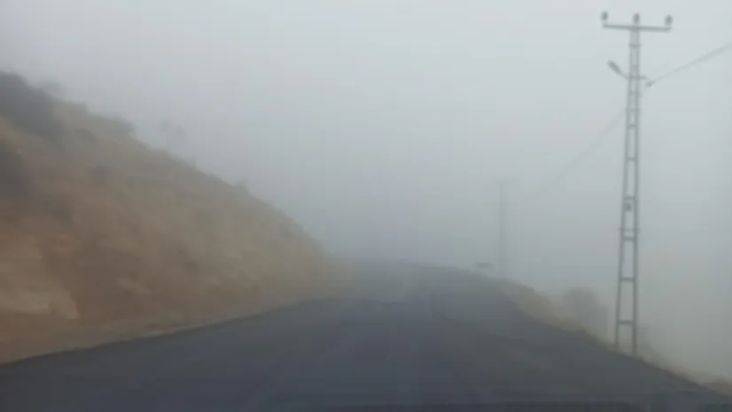 Kırsalda Yoğun Sis Ulaşımı Aksattı: Sürücülere Dikkat Uyarısı