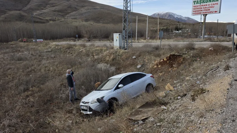 Malatya–Adıyaman Yolunda Kaza: Kontrolden Çıkan Araç Şarampole Yuvarlandı