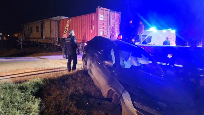 Malatya Battalgazi'de Yük Treni Otomobile Çarptı: 5 Yaralı