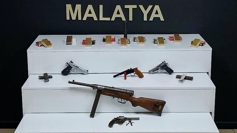 Malatya'da 8 Adrese Eş Zamanlı Operasyon: Çok Sayıda Silah Ele Geçirildi