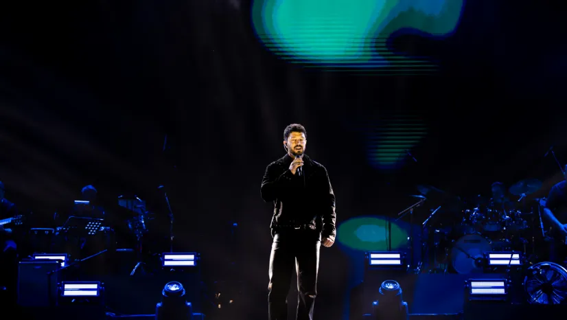 Malatya'da Murat Boz Coşkusu: Sahneye İndi, Hayranlarını Kucakladı