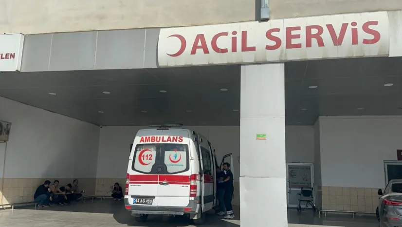 Malatya'da Otomobil ile Hafif Ticari Araç Çarpıştı, 6 Yaralı