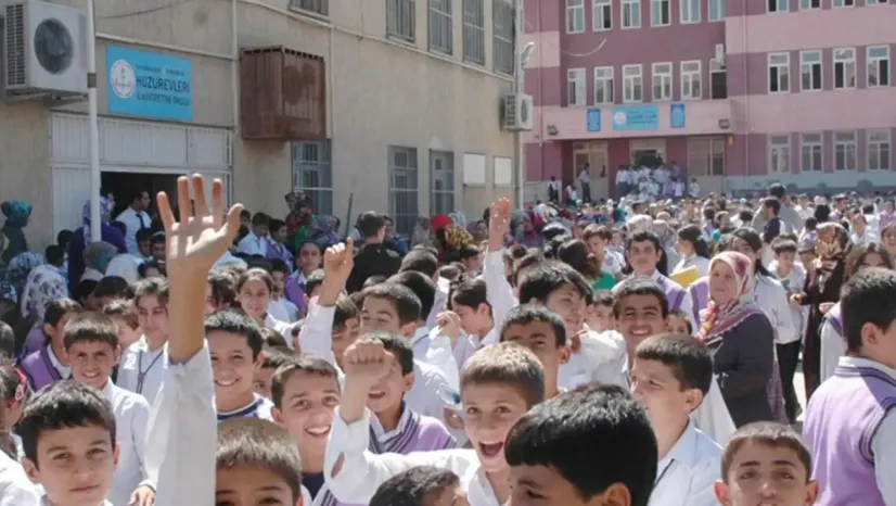 Öğrenciler İçin Tatil Zili Çalıyor