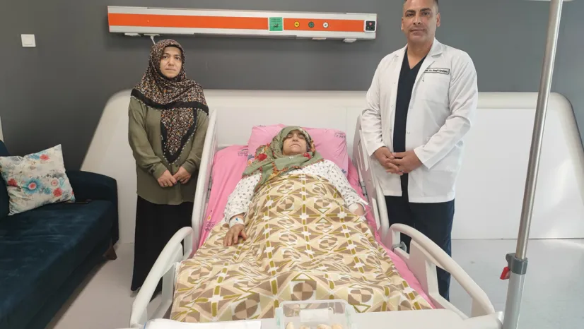 Prof. Dr. Reşit Sevimli'den Başarılı Operasyon: Dizinden 24 Tümör Çıkarıldı, Protez Takıldı