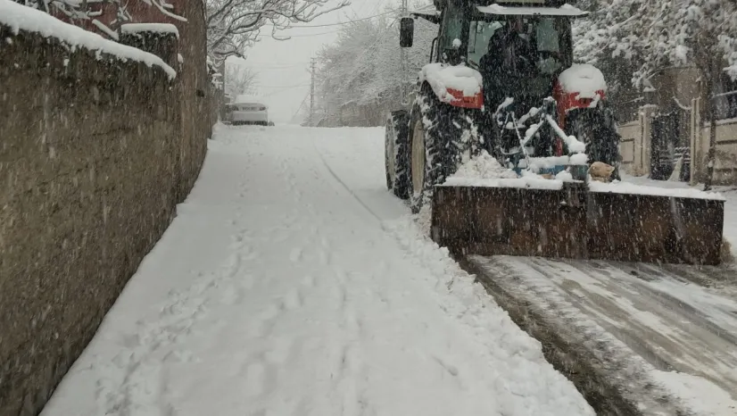 Pütürge'de kar yağışı başladı, Belediye ekipleri seferber oldu