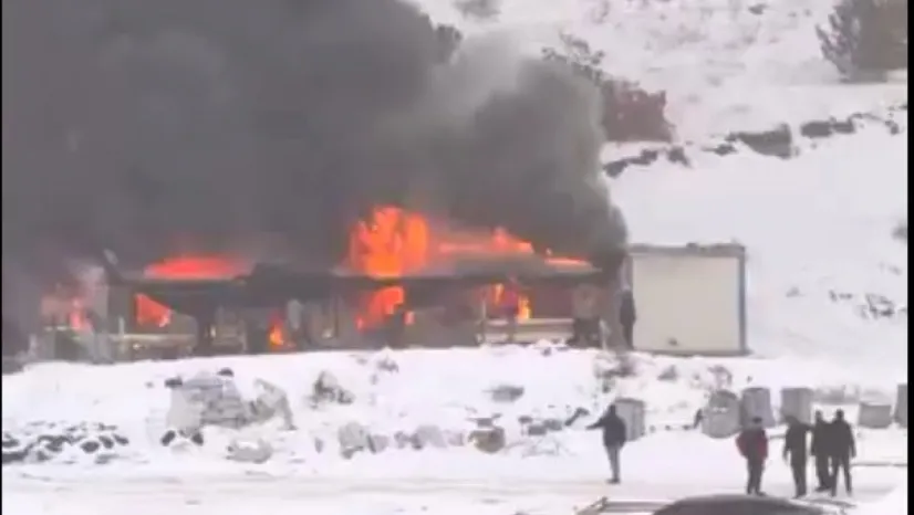 TOKİ Şantiyesinde Korkutan Yangın: 4 Konteyner Zarar Gördü
