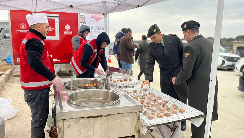 Vakıflar Bölge Müdürlüğü 6 Şubat Depremlerinin Yıl Dönümünde çeşitli ikramlarda bulundu