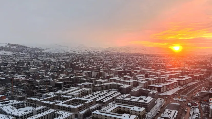 Yeni Malatya Çarşısı Karla Beyaza Büründü