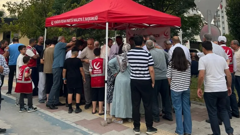 Yeniden Refah Partisi Malatya İl Teşkilatı Aşure İkramında Bulundu