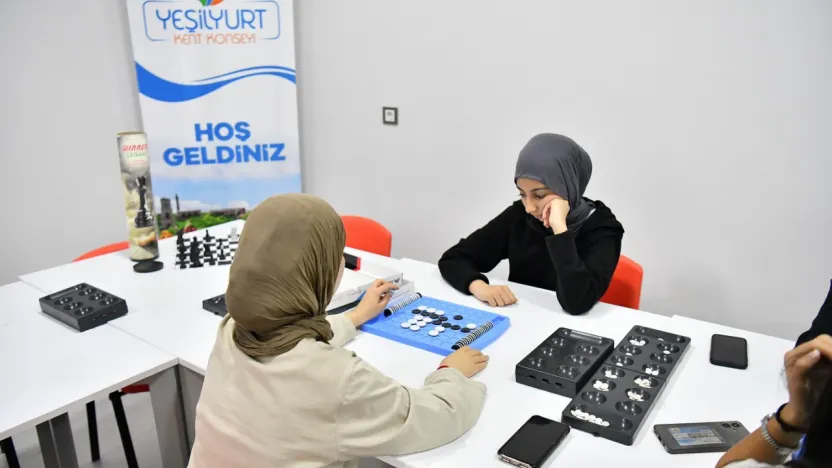 14-29 Yaş Arası Kız Öğrenciler Beydağı Gençlik Kampında Buluştu