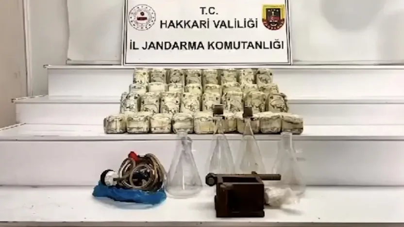3 Şüpheliden 1'i Tutuklandı: Jandarmadan Uyuşturucuya Ağır Darbe