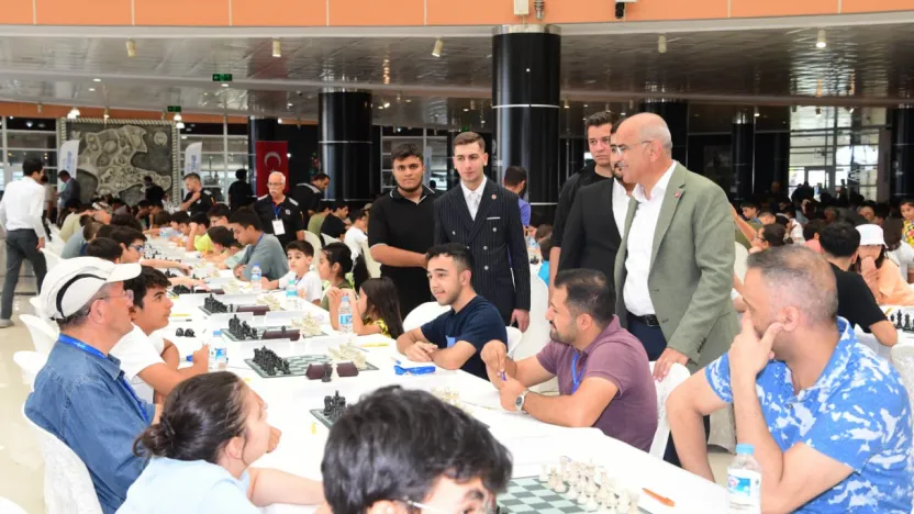 486 Sporcunun Katılımıyla 8. Uluslararası Altın Kayısı Satranç Turnuvası Başladı