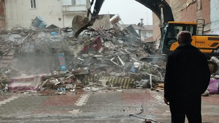 6 Şubat Deprem Davalarında Gecikme: İki Dosyada da Erteleme Kararı