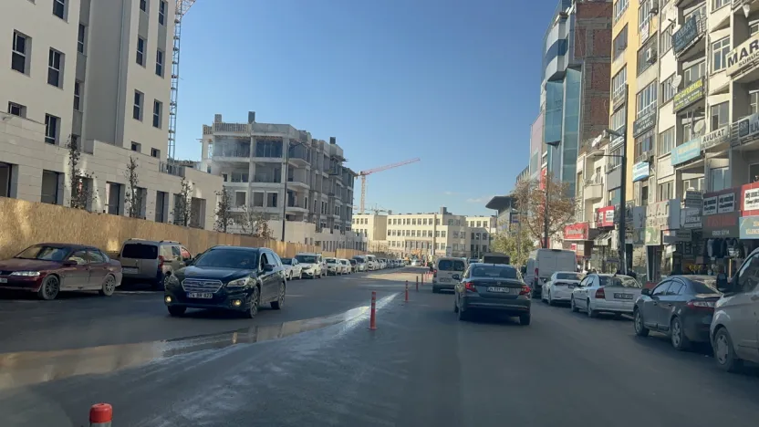 6 Şubat'ın Yaraları Sarılırken: Malatya'da Bir Cadde Daha Çift Şeride Döndü