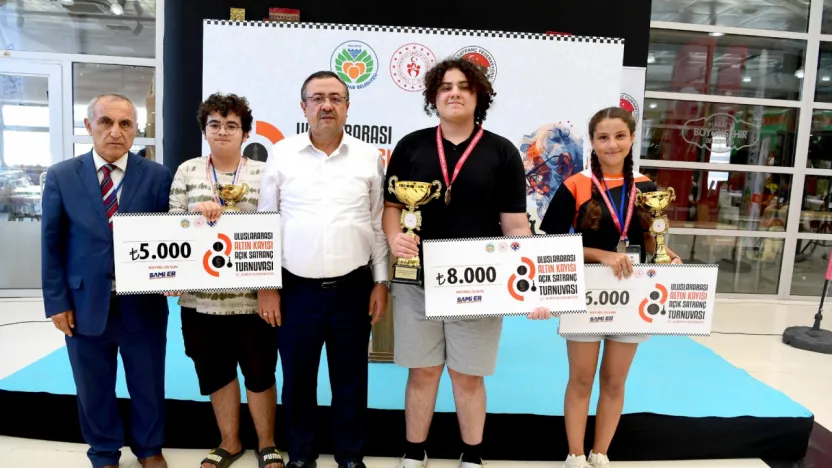 8. Uluslararası Altın Kayısı Satranç Turnuvasında 80 Sporcuya Ödül Verildi