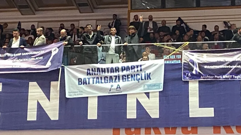 Anahtar Parti 1. Yıl Kutlamasında Battalgazi İlçe Başkanlığı Ankara'da Sahnedeydi