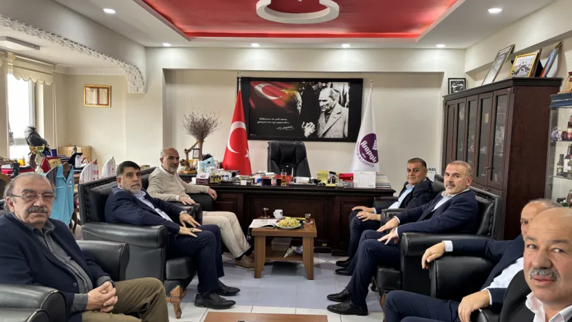 Arapgir'de MHP Heyeti ve Belediye Yönetimi Bir Araya Geldi