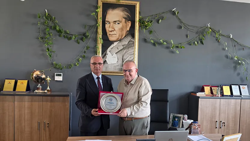 Arguvan'da Doğalgaz Çalışmalarına Katkı Sunan Güngör Ateş'e Teşekkür Plaketi