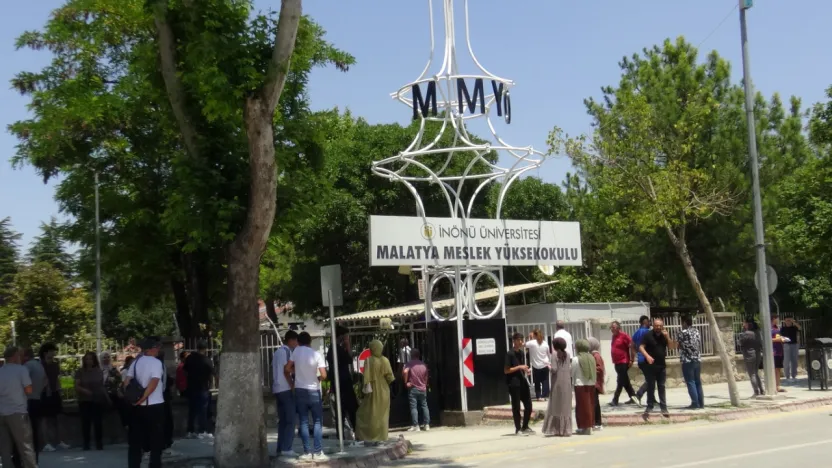 AYT sınavı sonrası adaylardan farklı görüşler: Kimi zorlandı, kimi rahat çözdü
