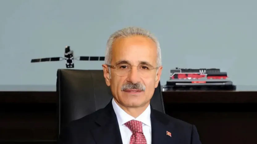 Bakan Uraloğlu: Çocuklarımızı dijital dünyanın risklerinden koruyacağız
