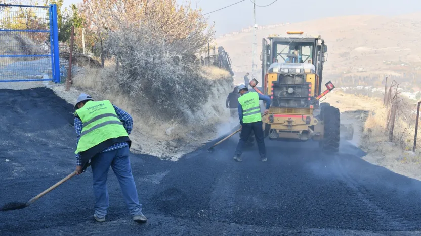 Banazı Yeni Mahallesi'nin Yolları Yenileniyor: 3 Kilometrelik Sıcak Asfalt Çalışması Başladı