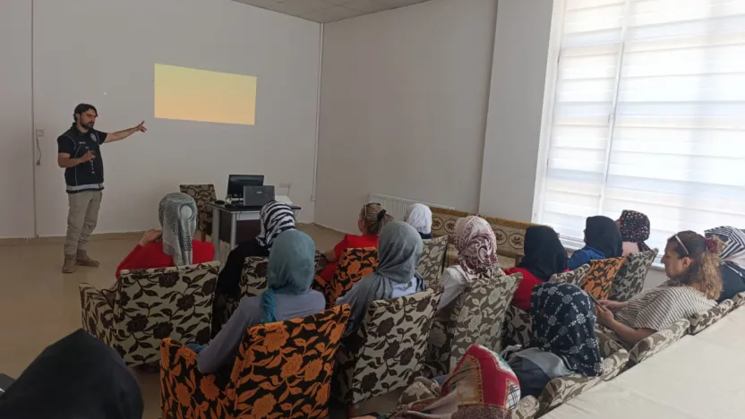 Başharık Kadın Vefa Konağı'nda 'En İyi Polis Annedir' eğitimi verildi.