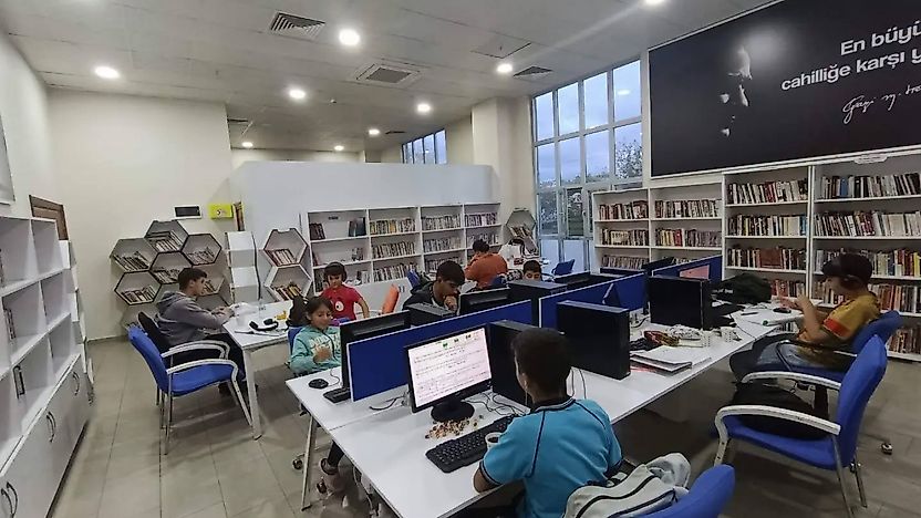 Başkan Eren'den Gençlere 24 Saat Açık Kütüphane Desteği