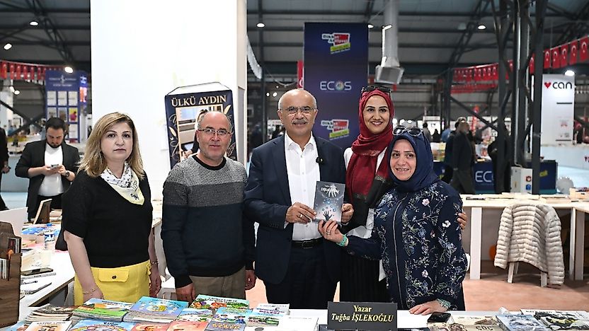 Başkan Sami Er Kitap Fuarını Ziyaret Etti: Yazarlar Malatya'ya Hayran Kaldı
