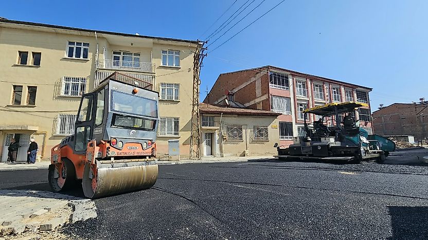 Battalgazi Belediyesi TOKİ Konutlarının Bağlantı Yollarını Asfaltladı