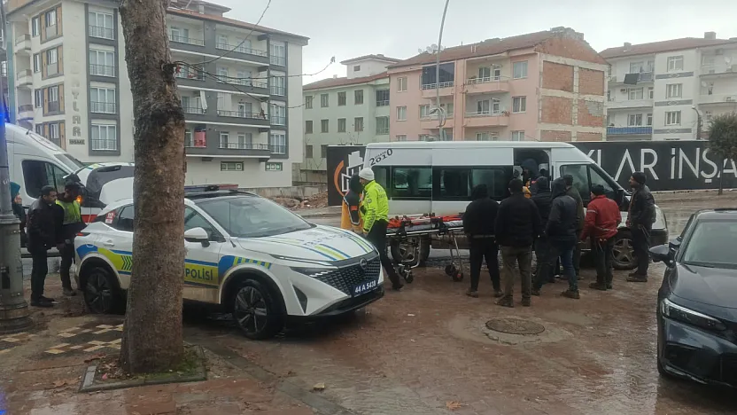 Battalgazi'de Kaza: İşçi Servisindeki 2 Kişi Hastanelik Oldu