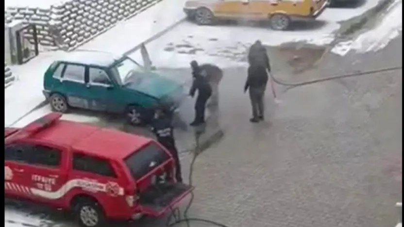 Battalgazi'de Park Halindeki Araçta Yangın Paniği