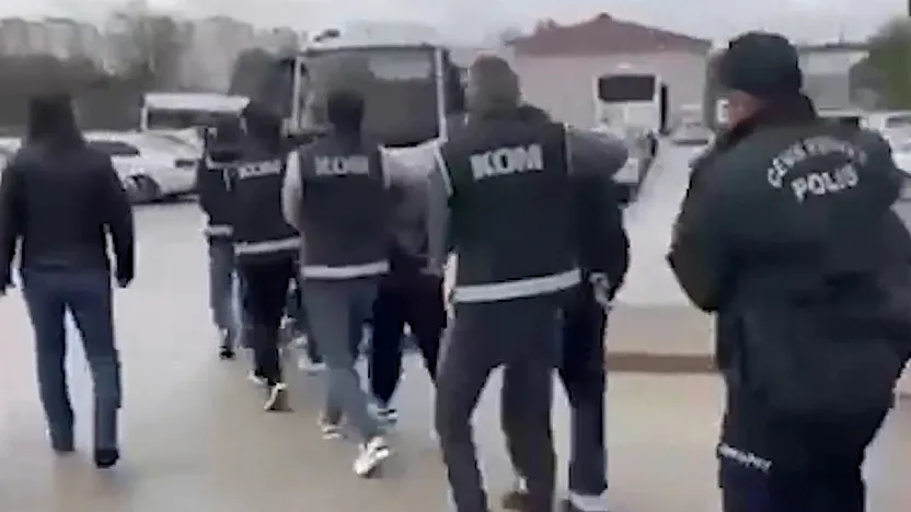 Bayğaralar Çetesine Darbe: Akrep ve Ruhsatsız Silahlar Ele Geçirildi