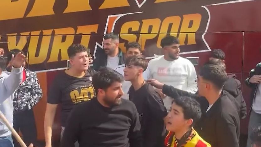 Bitlis Deplasmanında Pankart Krizi! Malatyalı Taraftarlara Biber Gazlı Müdahale