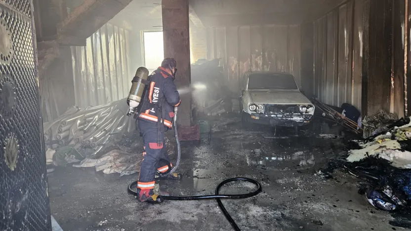Depo yangında maddi hasar oluştu