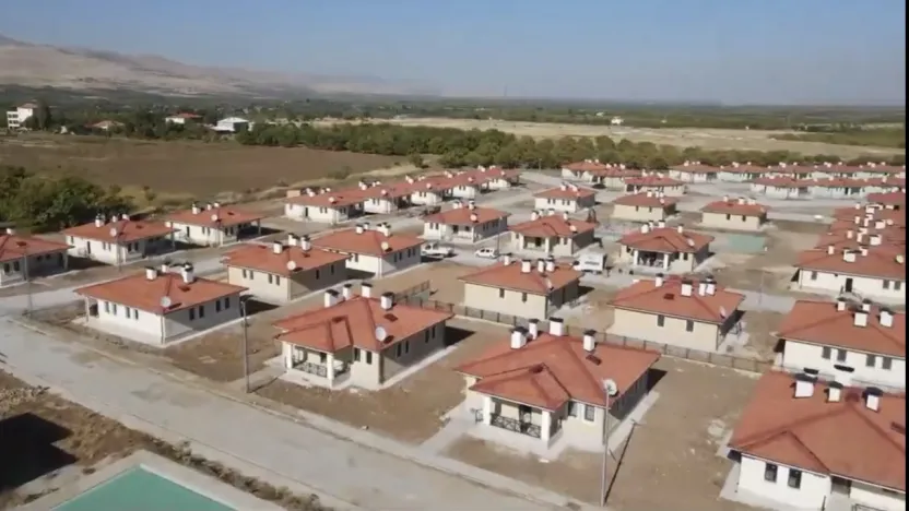 Deprem Sonrası Yeniden İmar: Akçadağ ve Şahnahan'da Konutlar Vatandaşa Ulaştırılıyor