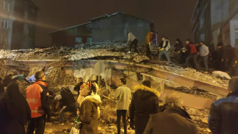 Deprem Yargılamasında Çarpıcı Hüküm: Müteahhit ve Fenni Mesule Tutuklama